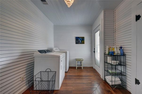 Interior, Washer, Wood Texture Flooring