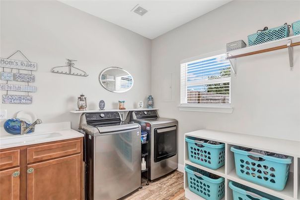 Interior, Washer, Wood Texture Flooring