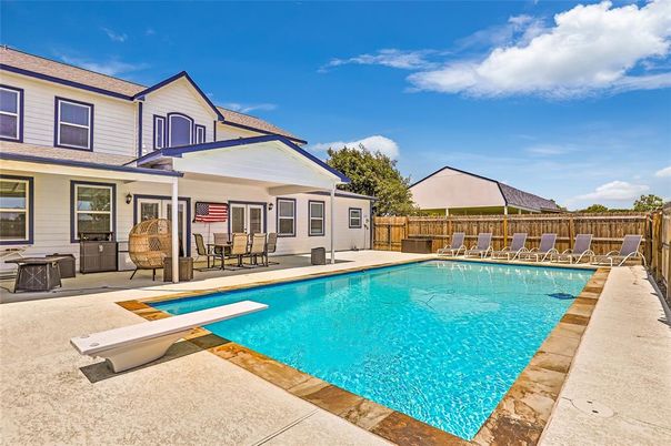 Exterior, Pool
