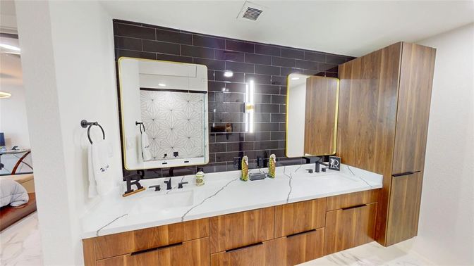 Bathroom, Dual Sink Vanities, Interior, Recessed Lighting