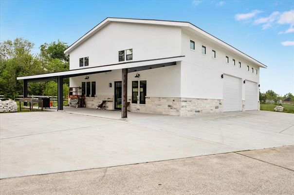 Attached, Exterior, Facade, Farmhouse