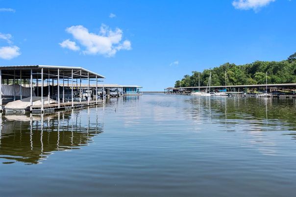 Exterior, Lake
