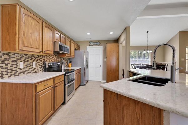 Dining room, Interior, Kitchen, Pendant Lights, Recessed Lighting, Stainless Steel Appliances