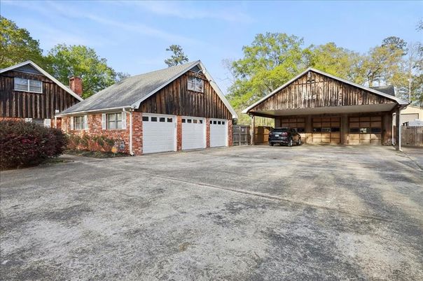 Detached Garage, Exterior