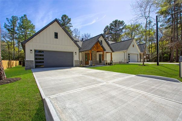 Attached, Exterior, Facade, Farmhouse