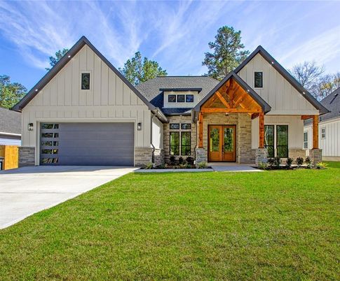 Attached, Exterior, Facade, Farmhouse