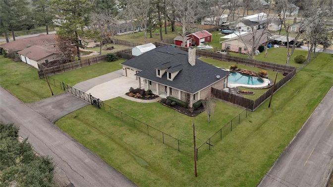 Exterior, Drone