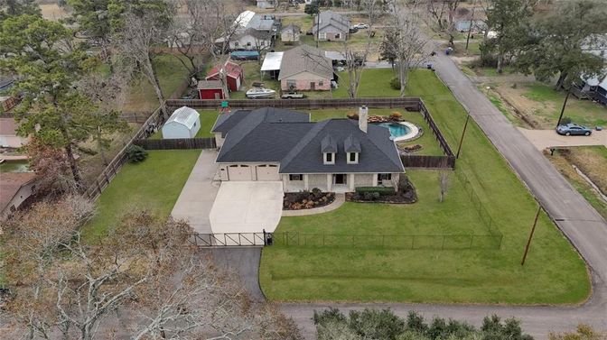 Exterior, Drone