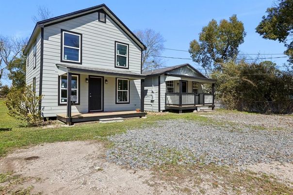 Exterior, Facade, Farmhouse