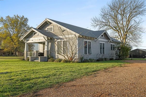 Backyard, Exterior, Facade, Queen Anne Victorian