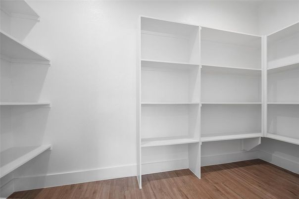 Interior, Walk-in Closets, Wood Texture Flooring