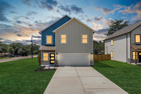 Attached, Exterior, Facade, Farmhouse