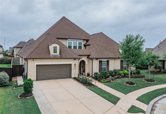 Attached, Backyard, Exterior, Facade, French Provincial