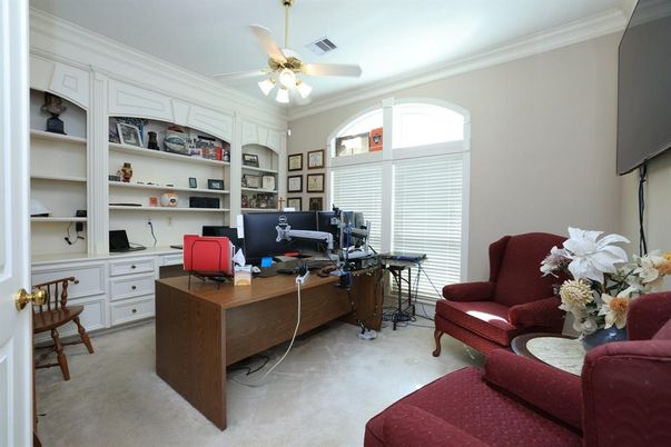 Home Office, Interior