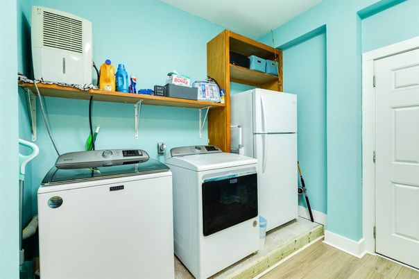 Interior, Utility Closets, Washer, Wood Texture Flooring