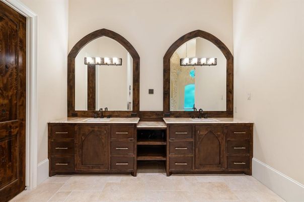 Bathroom, Dual Sink Vanities, Interior