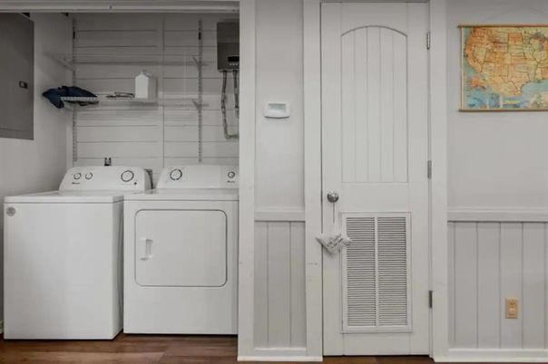 Interior, Utility Closets, Washer, Wood Texture Flooring