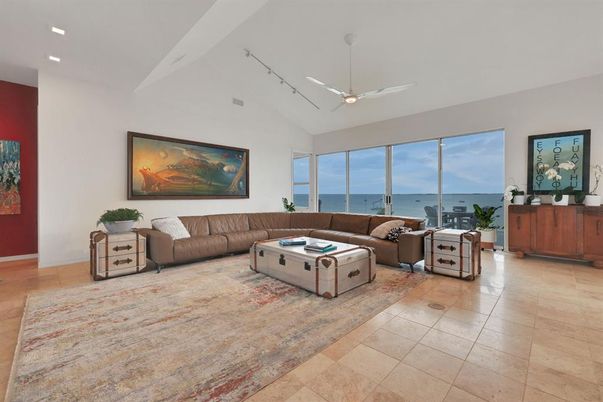 Interior, Living room, Recessed Lighting, Water