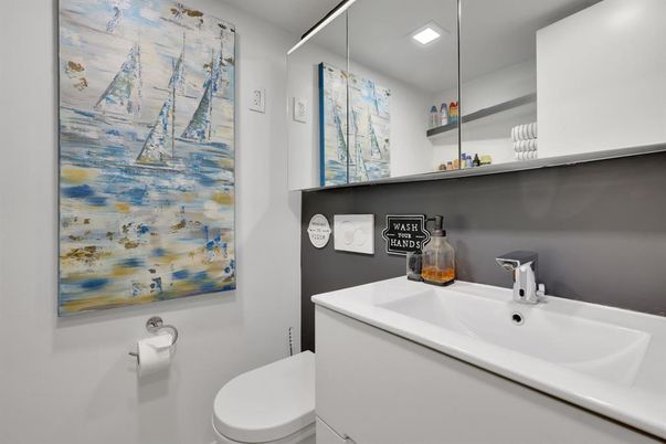 Bathroom, Interior, Recessed Lighting