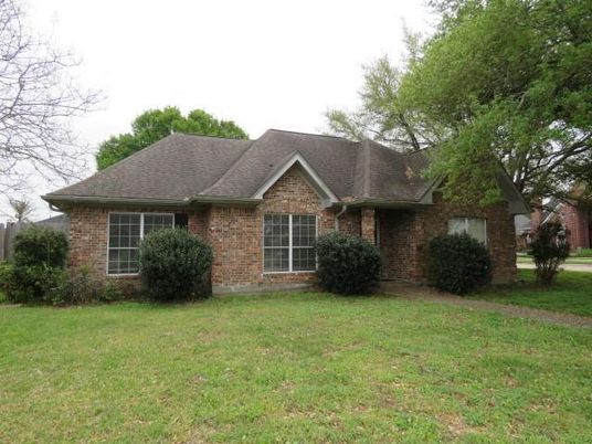 Backyard, Exterior, Facade, Brick Facade, Brick Traditional