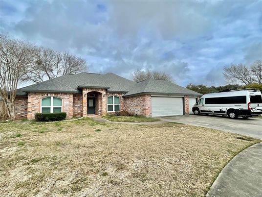 Attached, Exterior, Facade, Brick Facade, Ranch