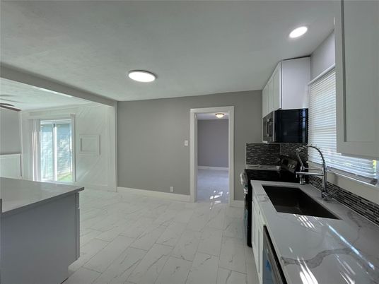 Bathroom, Interior, Marble, Recessed Lighting