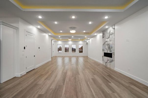 Empty room, Interior, Recessed Lighting, Wood Texture Flooring