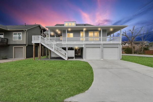 Attached, Exterior, Facade, Modern