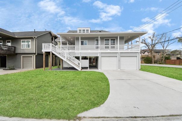 Attached, Exterior, Facade, Modern