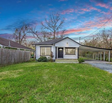 Backyard, Exterior, Facade, Ranch