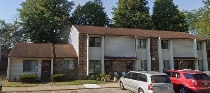 Exterior, Facade, Brick Facade, Rowhouse