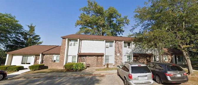 Exterior, Facade, Brick Facade, Split Level