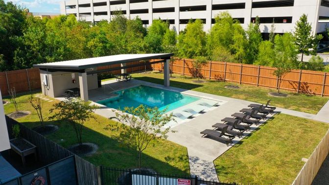 Exterior, Pool