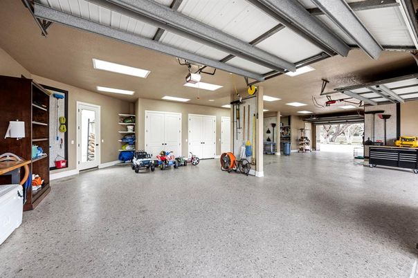 Garage, Interior