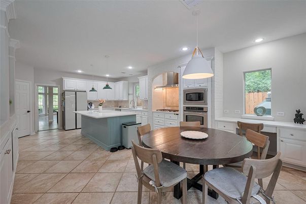 Dining room, Interior, Kitchen, Pendant Lights, Recessed Lighting, Stainless Steel Appliances