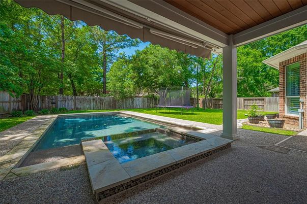 Exterior, Playground, Pool