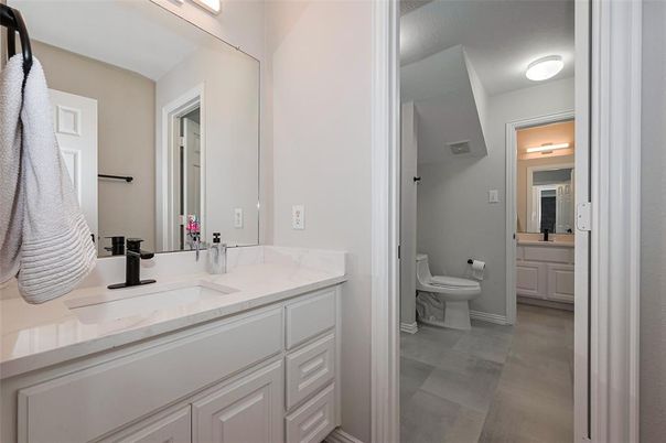 Bathroom, Dual Sink Vanities, Interior