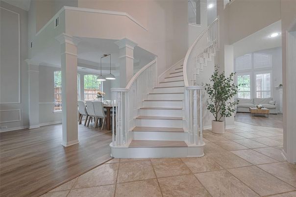 Chandelier, Dining room, Interior, Pendant Lights, Recessed Lighting, Wood Texture Flooring