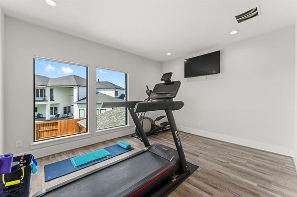 Fitness Equipment, Interior, Recessed Lighting, Wood Texture Flooring