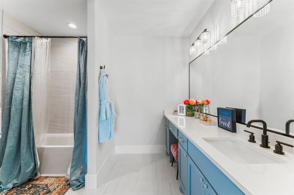 Bathroom, Dual Sink Vanities, Interior, Recessed Lighting