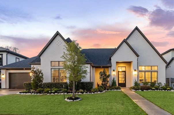 Attached, Exterior, Facade, Farmhouse