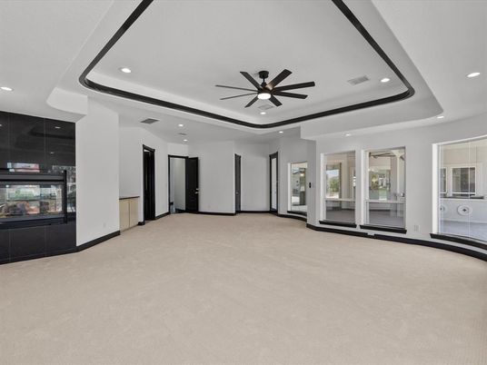 Empty room, Interior, Recessed Lighting