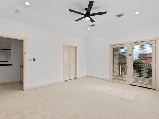 Empty room, Interior, Recessed Lighting