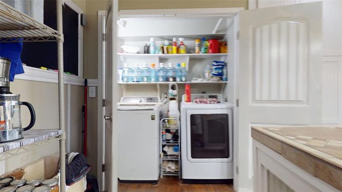 Interior, Utility Closets, Washer, Wood Texture Flooring
