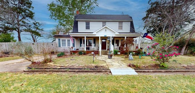 Exterior, Facade, American Foursquare