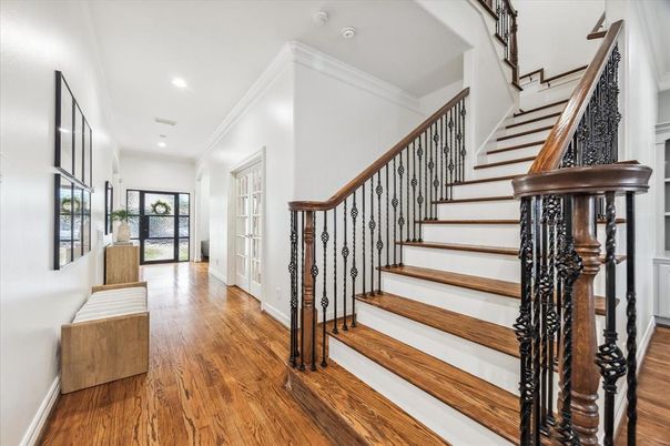 Interior, Recessed Lighting, Wood Texture Flooring
