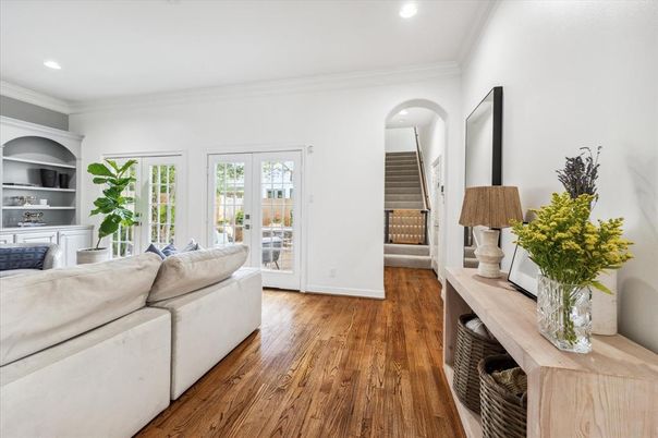 Interior, Living room, Recessed Lighting, Wood Texture Flooring