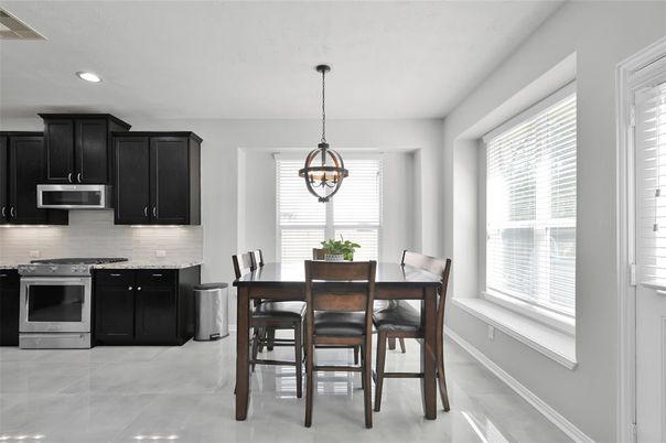 Dining room, Interior, Kitchen, Pendant Lights, Recessed Lighting, Stainless Steel Appliances