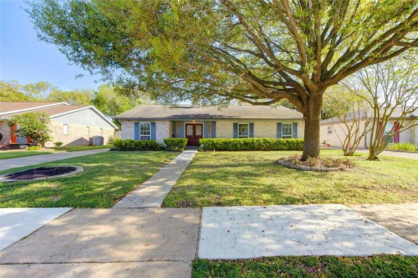 Backyard, Exterior, Facade, Ranch