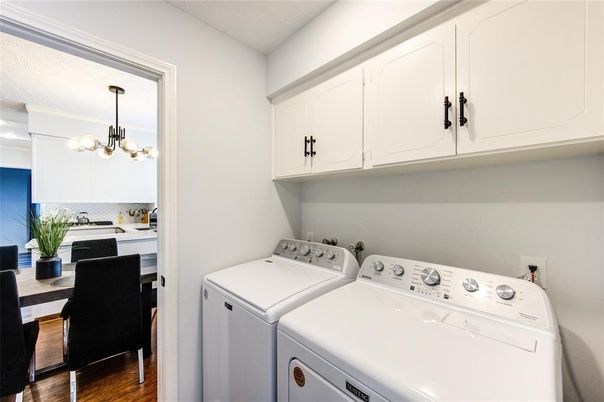 Interior, Washer, Wood Texture Flooring